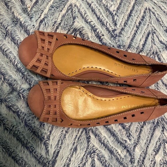GIANNI BINI Suede Ballet Flats with cuts out and Bow, pink, Size 9M - Picture 2 of 5
